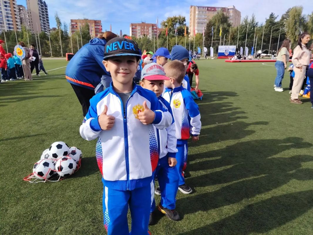 Более 350 детсадовцев приняли участие в футбольных эстафетах в Красногорске