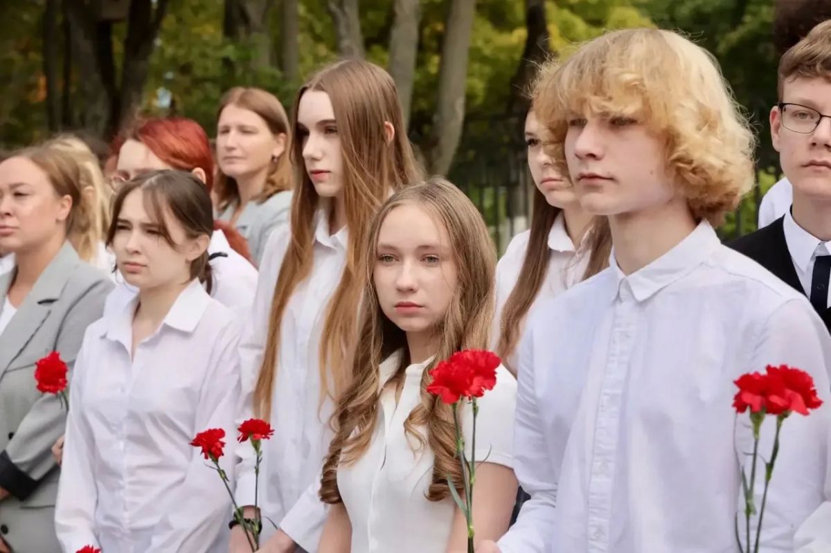Сергей Юров: Сегодня в Павлино, на территории школы №3, открыли бюст Герою Советского Союза Григорию Ивановичу Бояринову - человеку, чья судьба и служба неразрывно связаны с Балашихой Сергей Юров: Сегодня в Павлино, на территории школы №3, открыли бюст Герою Советского Союза Григорию Ивановичу Бояринову - человеку, чья судьба и служба неразрывно связаны с Балашихой