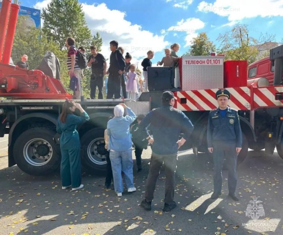 Сотрудники МЧС России приняли активное участие в праздновании Дня города в Реутове Сотрудники МЧС России приняли активное участие в праздновании Дня города в Реутове