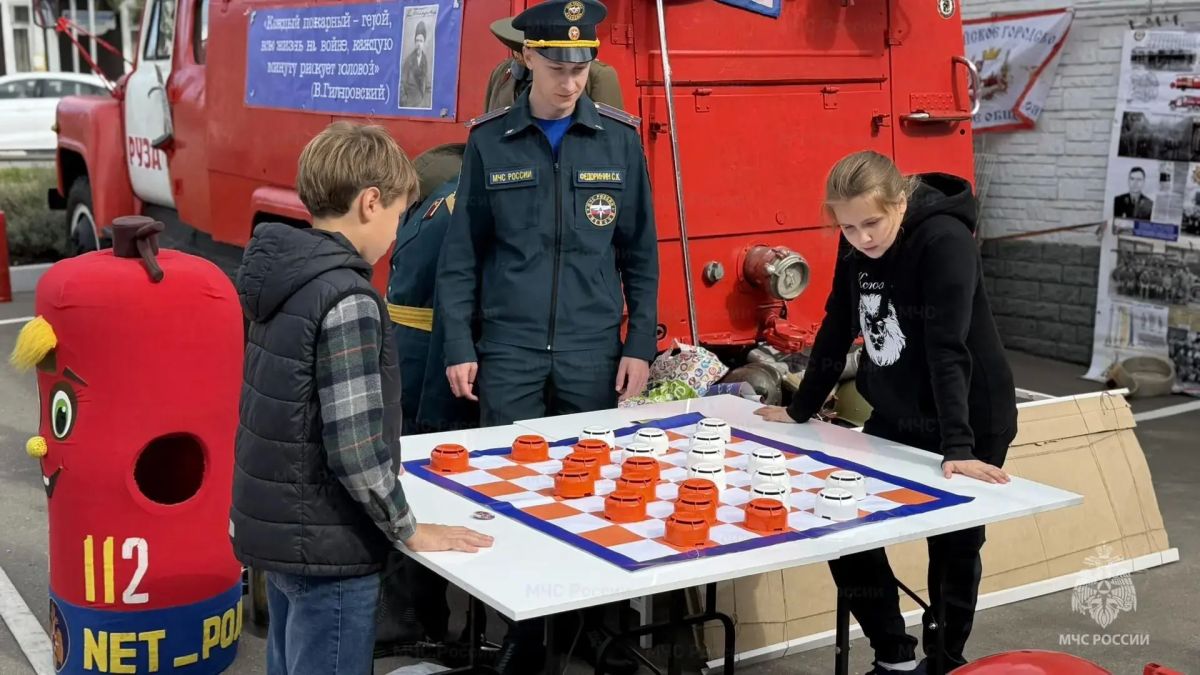 В рамках фестиваля «Осень в Рузе» сотрудники МЧС России организовали выставку пожарной техники В рамках фестиваля «Осень в Рузе» сотрудники МЧС России организовали выставку пожарной техники