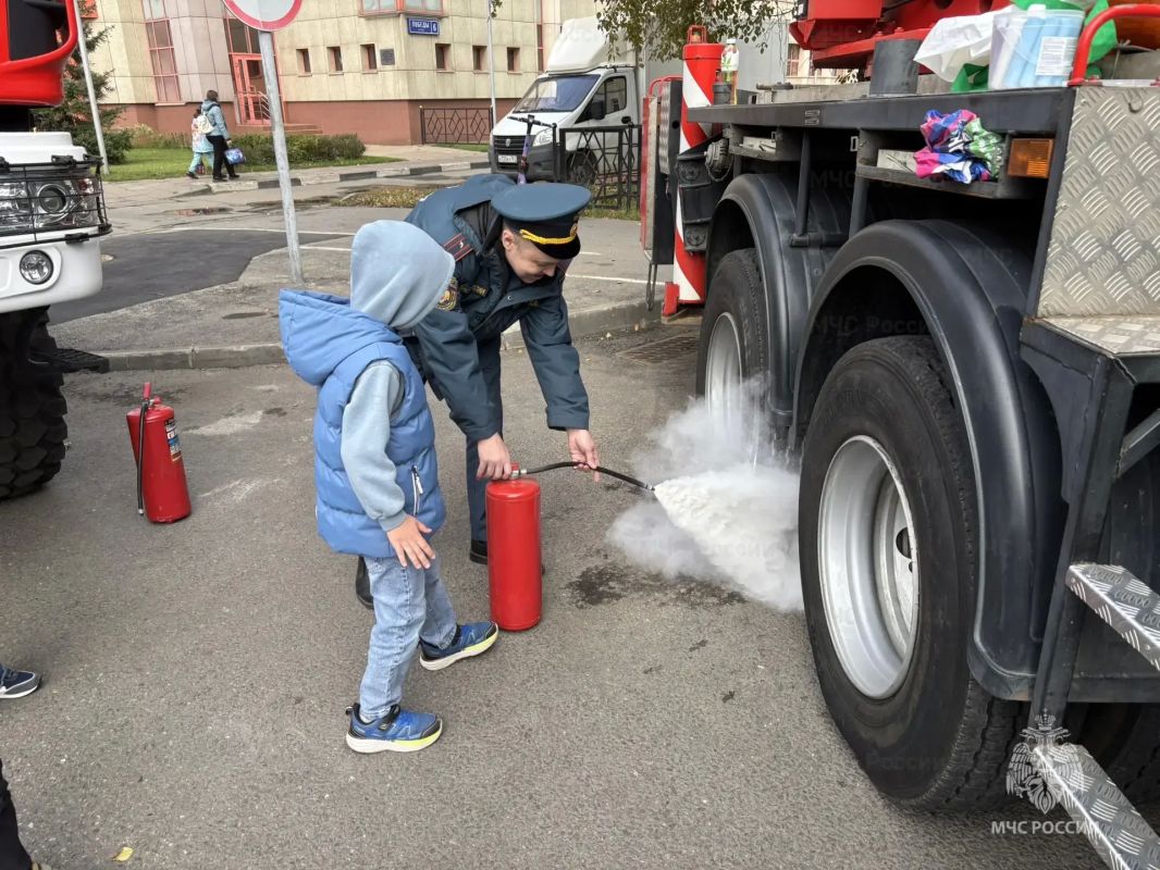 Сотрудники МЧС России приняли активное участие в праздновании Дня города в Реутове Сотрудники МЧС России приняли активное участие в праздновании Дня города в Реутове