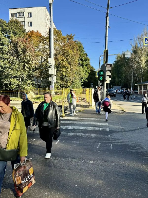 Безопасность на дороге: в школах Долгопрудного действует «Родительский патруль» Безопасность на дороге: в школах Долгопрудного действует «Родительский патруль»
