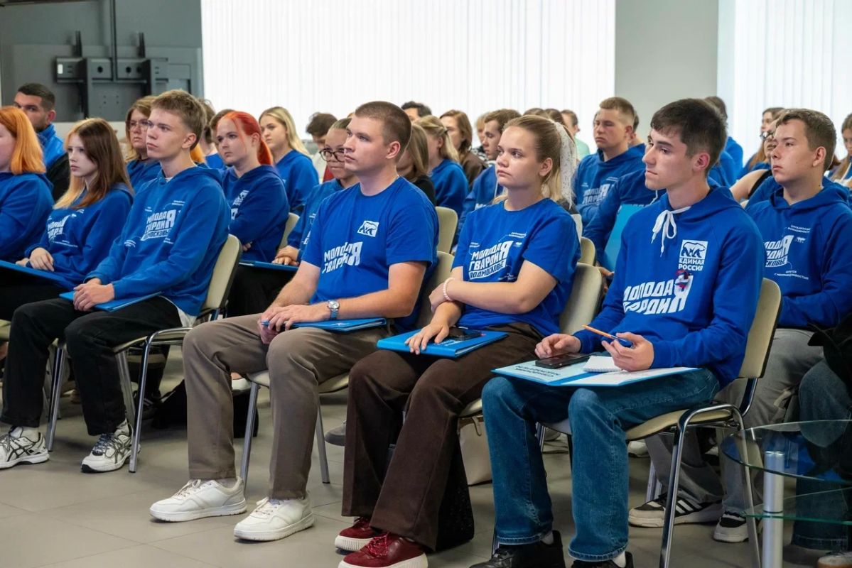 «Единая Россия» в Подмосковье подготовила около 4 тысяч наблюдателей на выборы «Единая Россия» в Подмосковье подготовила около 4 тысяч наблюдателей на выборы