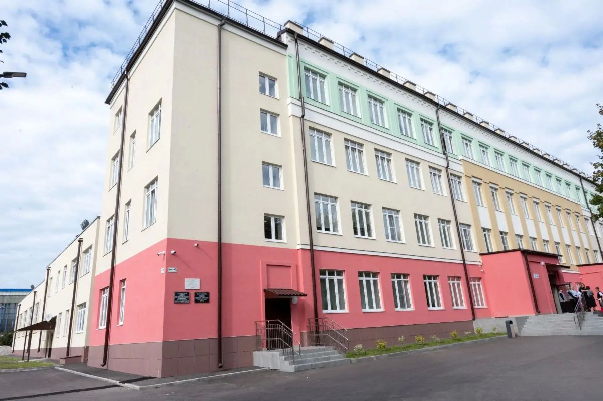 Глава округа Алексей Шимко вместе с председателем окружного Совета Михаилом Шульгой, детьми и педагогами открыл бассейн школы № 1 после капитального ремонта Глава округа Алексей Шимко вместе с председателем окружного Совета Михаилом Шульгой, детьми и педагогами открыл бассейн школы № 1 после капитального ремонта