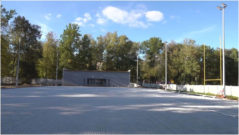 В парке Островского продолжается строительство стационарного катка В парке Островского продолжается строительство стационарного катка