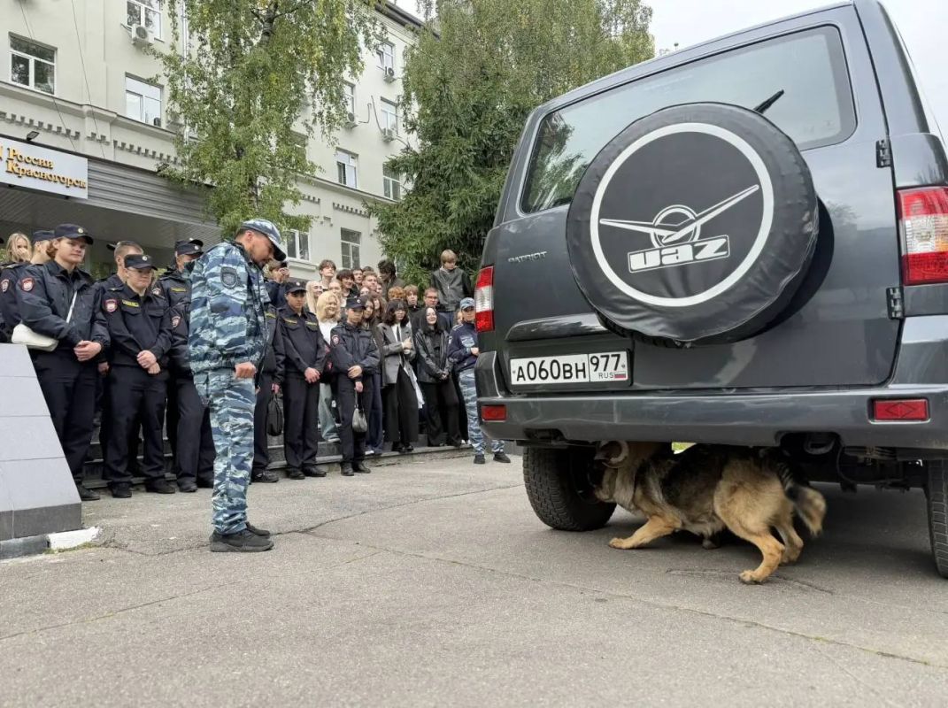 В Красногорске состоялось мероприятие, в рамках которого студенты смогли познакомиться с работой правоохранительных органов не по учебникам, а на практике В Красногорске состоялось мероприятие, в рамках которого студенты смогли познакомиться с работой правоохранительных органов не по учебникам, а на практике