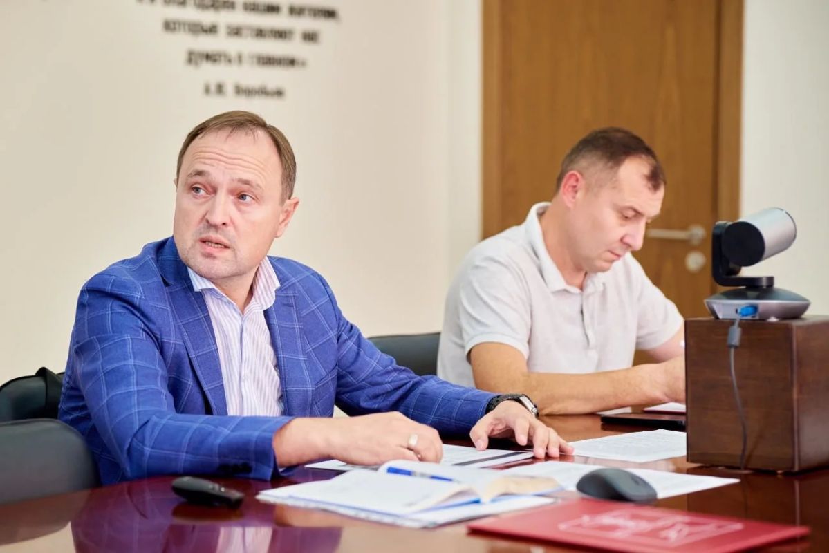 Михаил Собакин: В ходе Часа по благоустройству обсудили подготовку муниципального предприятия к зимнему сезону Михаил Собакин: В ходе Часа по благоустройству обсудили подготовку муниципального предприятия к зимнему сезону