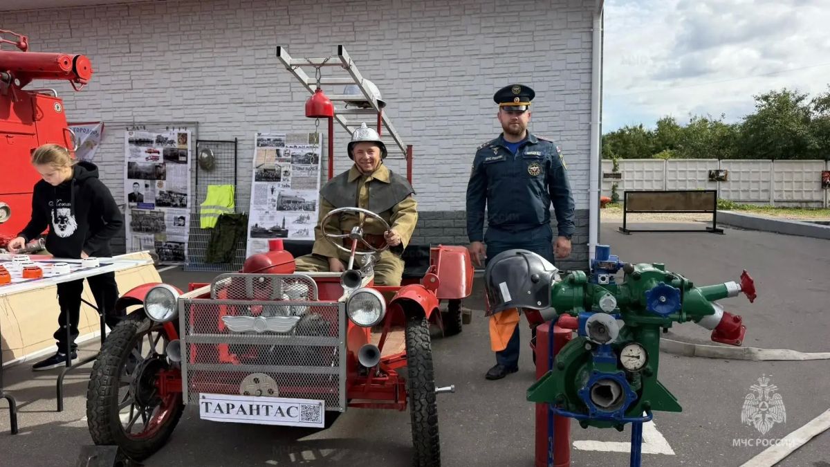 В рамках фестиваля «Осень в Рузе» сотрудники МЧС России организовали выставку пожарной техники В рамках фестиваля «Осень в Рузе» сотрудники МЧС России организовали выставку пожарной техники