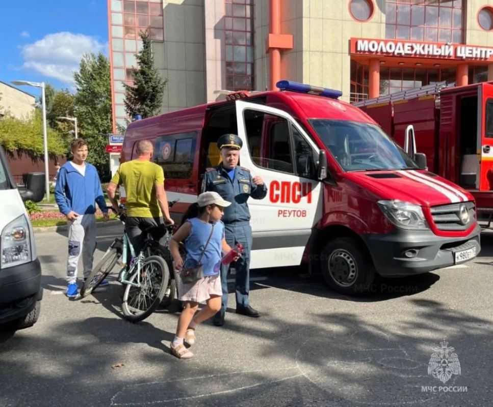 Сотрудники МЧС России приняли активное участие в праздновании Дня города в Реутове Сотрудники МЧС России приняли активное участие в праздновании Дня города в Реутове