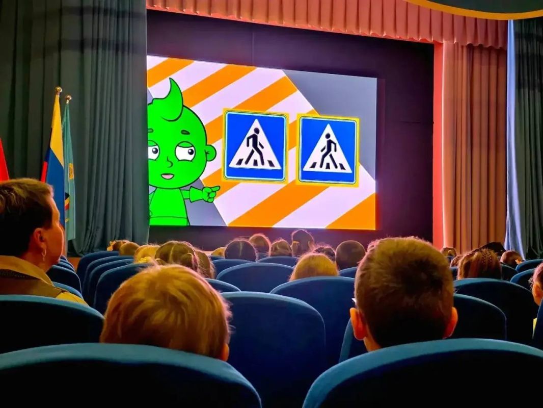 В рамках областного комплекса мероприятий «Внимание – дети!» сотрудники Госавтоинспекции МУ МВД России «Власиха» провели урок безопасности дорожного движения для учащихся местной школы В рамках областного комплекса мероприятий «Внимание – дети!» сотрудники Госавтоинспекции МУ МВД России «Власиха» провели урок безопасности дорожного движения для учащихся местной школы