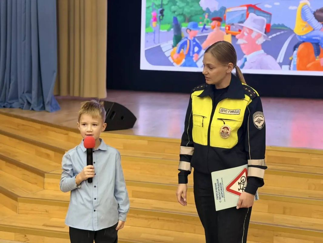 В рамках областного комплекса мероприятий «Внимание – дети!» сотрудники Госавтоинспекции МУ МВД России «Власиха» провели урок безопасности дорожного движения для учащихся местной школы В рамках областного комплекса мероприятий «Внимание – дети!» сотрудники Госавтоинспекции МУ МВД России «Власиха» провели урок безопасности дорожного движения для учащихся местной школы
