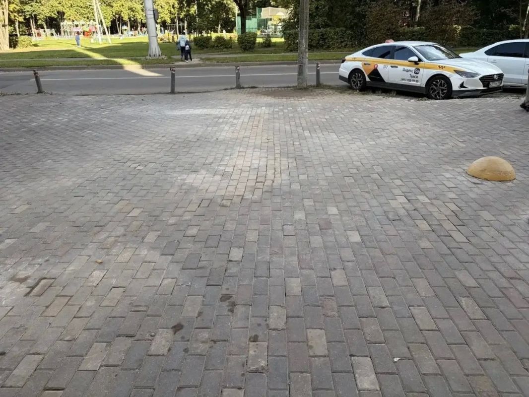 В микрорайоне Юбилейный обновили тротуар на Большой Комитетской улице В микрорайоне Юбилейный обновили тротуар на Большой Комитетской улице