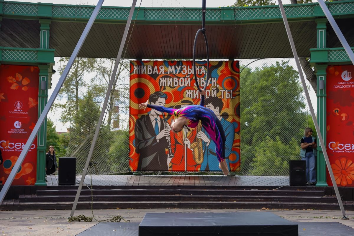 В Раменском парке на площадке «Лира» прошли показательные выступления воздушных гимнасток В Раменском парке на площадке «Лира» прошли показательные выступления воздушных гимнасток
