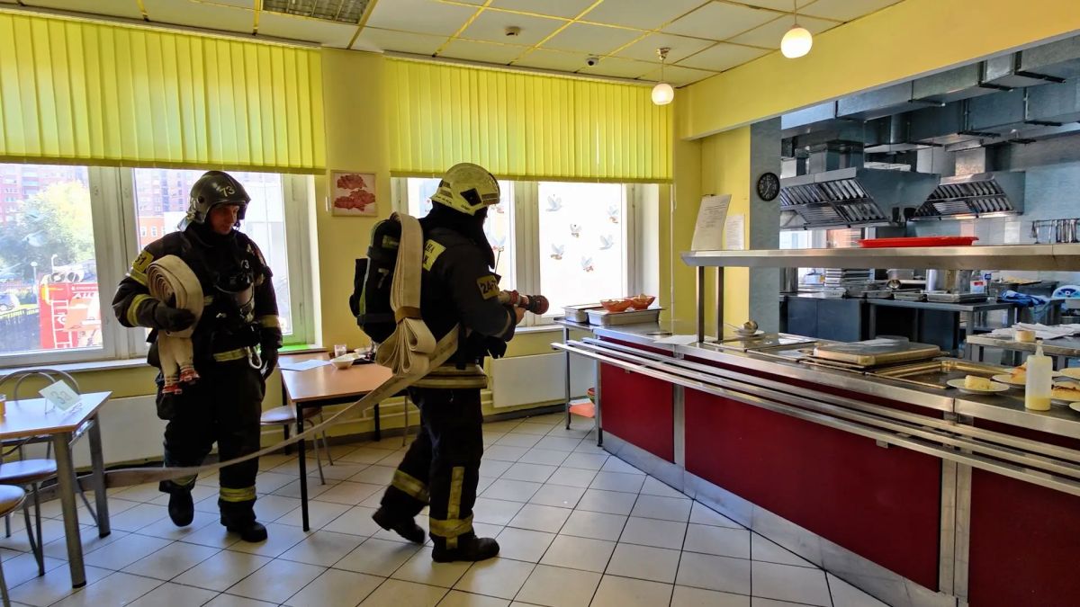 Без паники: в школе Долгопрудного объявлена пожарная тревога Без паники: в школе Долгопрудного объявлена пожарная тревога