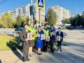 В преддверии Единого дня дорожной безопасности сотрудники Госавтоинспекции совместно с волонтёрами провели профилактическую акцию на пешеходных переходах, которые чаще всего встречаются на пути у школьников