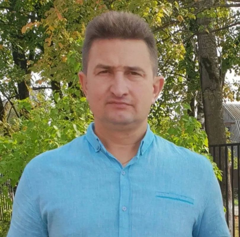 Андрей Воробьев: Вместе с врио командующего войсками Московского военного округа, генерал-лейтенантом Игорем Серицким передали «Золотую Звезду» и Грамоту Героя России семье подполковника Андрея Кулакова Андрей Воробьев: Вместе с врио командующего войсками Московского военного округа, генерал-лейтенантом Игорем Серицким передали «Золотую Звезду» и Грамоту Героя России семье подполковника Андрея Кулакова