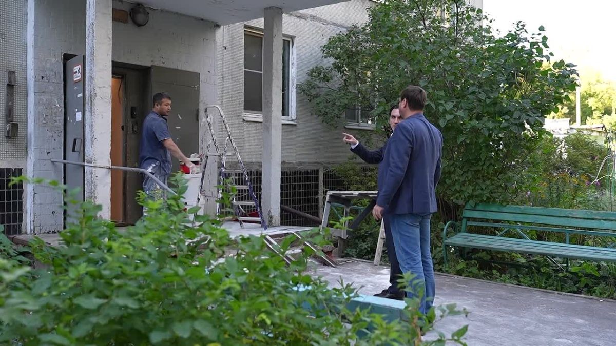 В этом году сотрудниками МБУ «ЖЭУ Пушкино» будет выполнен ремонт 56 подъездов в округе Пушкинский