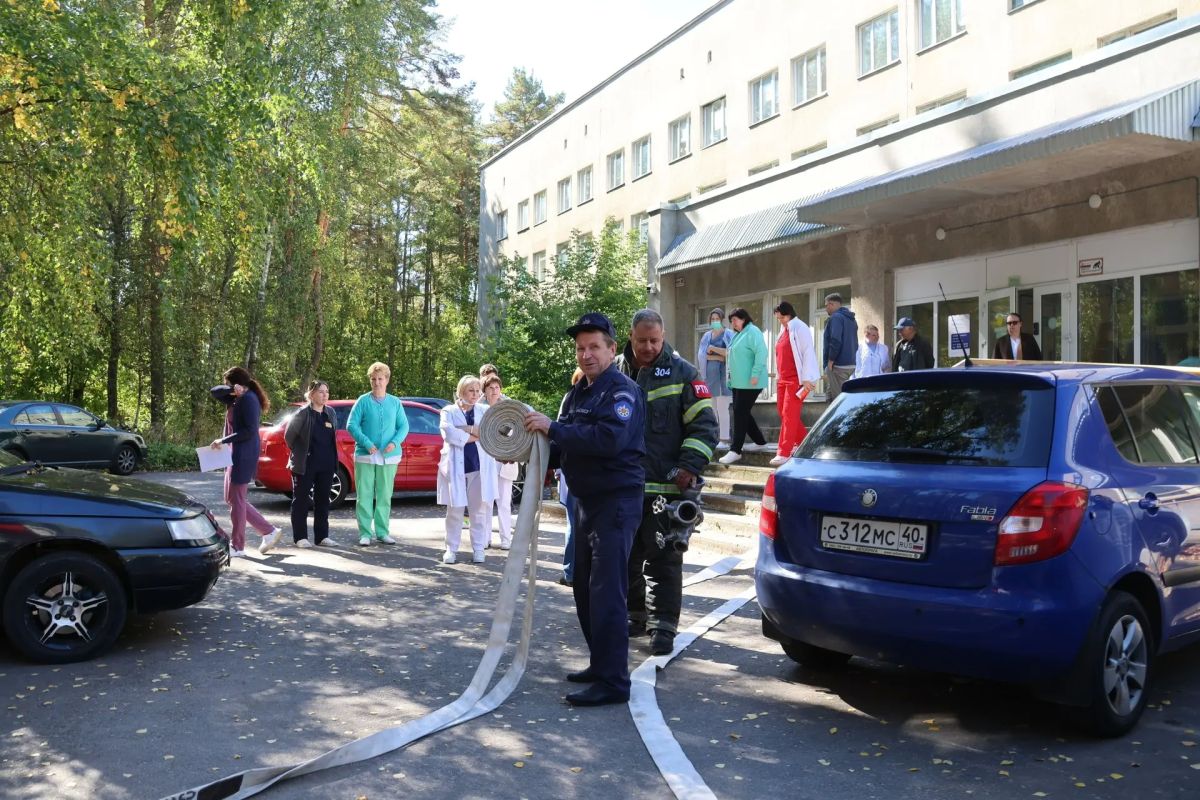 В городском округе Серпухов продолжаются тренировки по эвакуации и тушению условного пожара В городском округе Серпухов продолжаются тренировки по эвакуации и тушению условного пожара