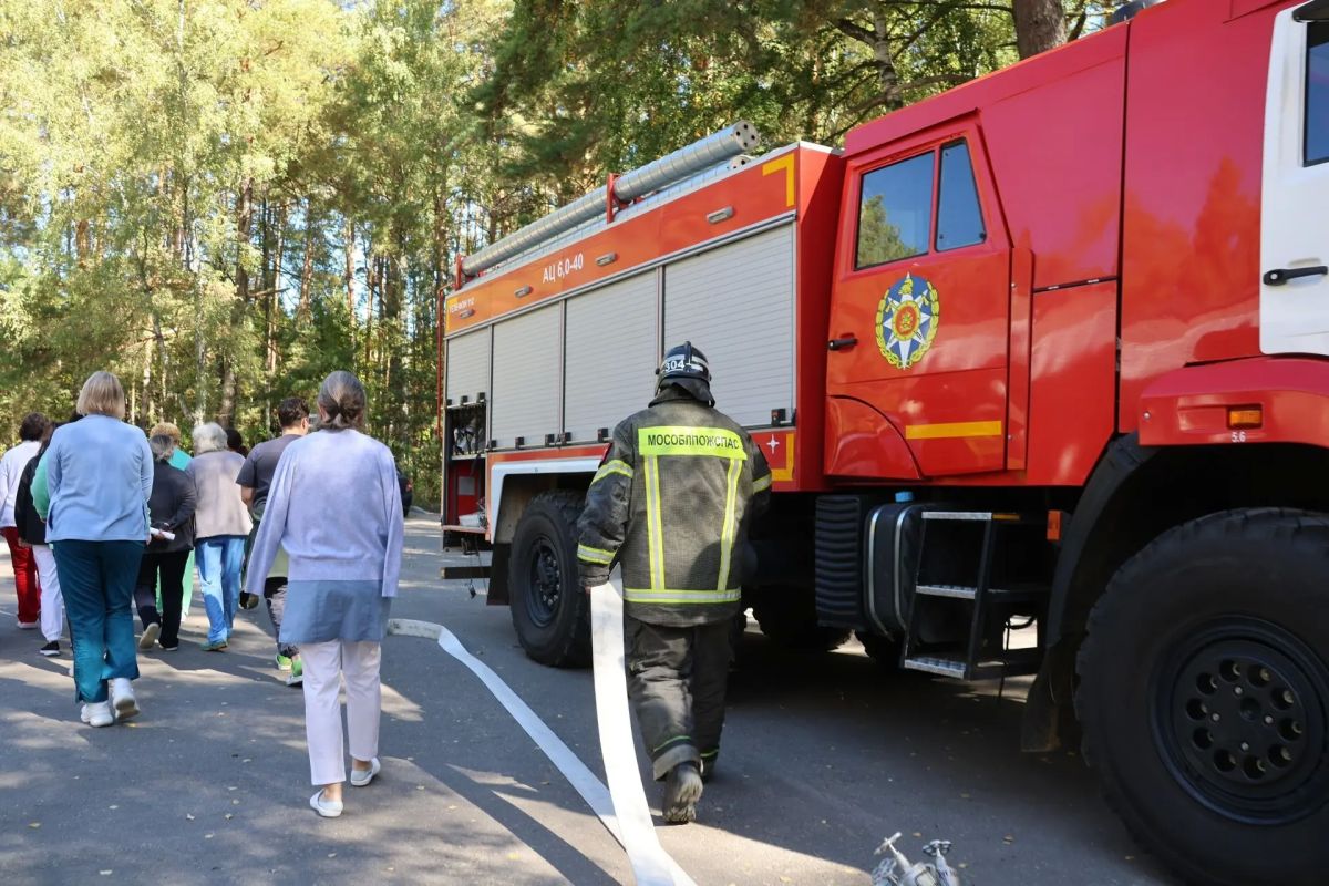 В городском округе Серпухов продолжаются тренировки по эвакуации и тушению условного пожара В городском округе Серпухов продолжаются тренировки по эвакуации и тушению условного пожара