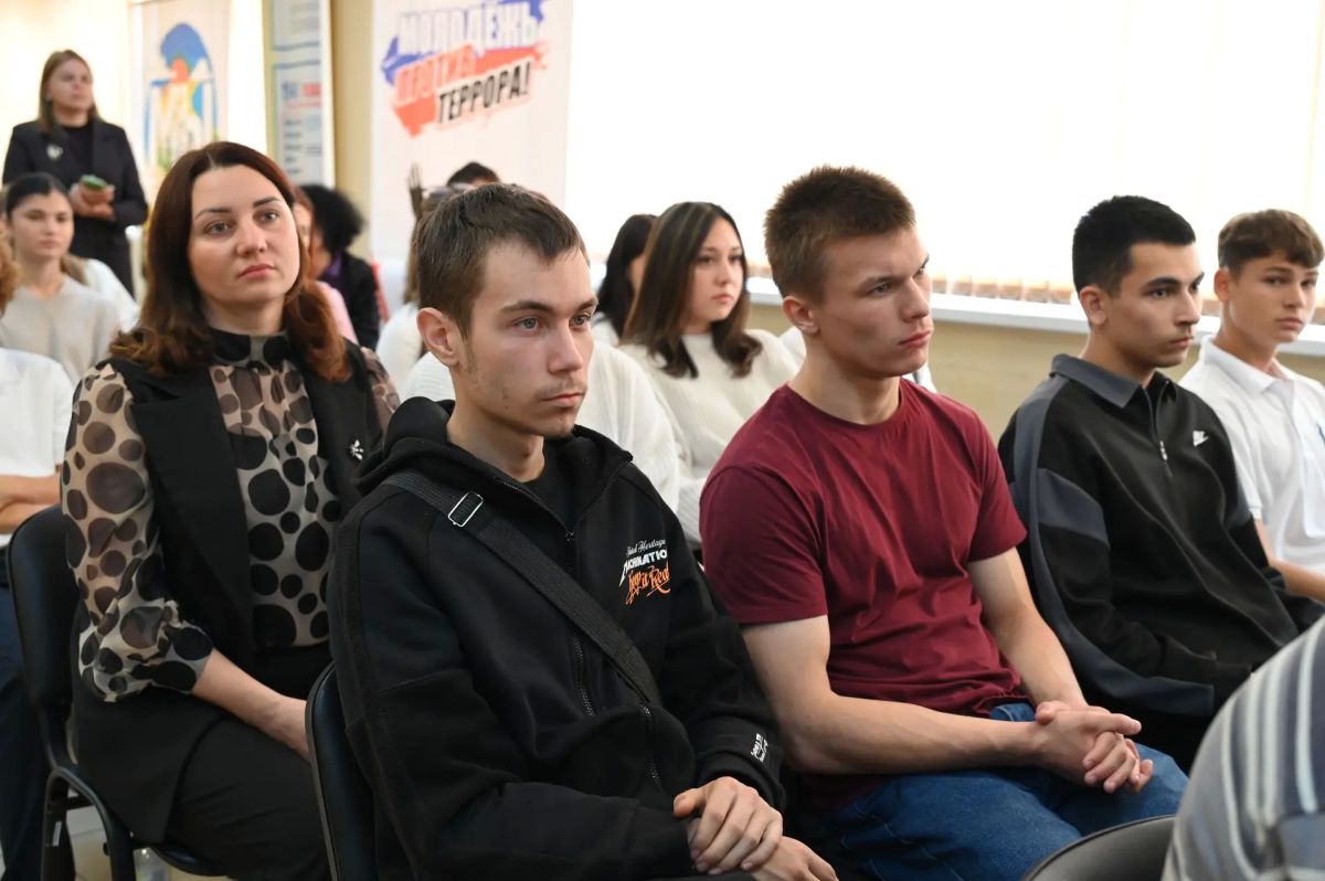 В Молодёжном центре «Патриот» прошёл форум «Серпухов – город Героев» В Молодёжном центре «Патриот» прошёл форум «Серпухов – город Героев»