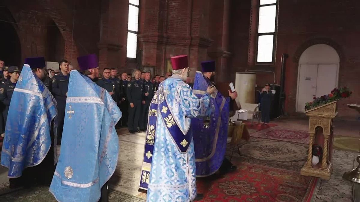 Руководство и сотрудники Главного управления МЧС России по Московской области приняли участие в божественной литургии в честь иконы Божией Матери «Неопалимая Купина» Руководство и личный состав Главного управления МЧС России...