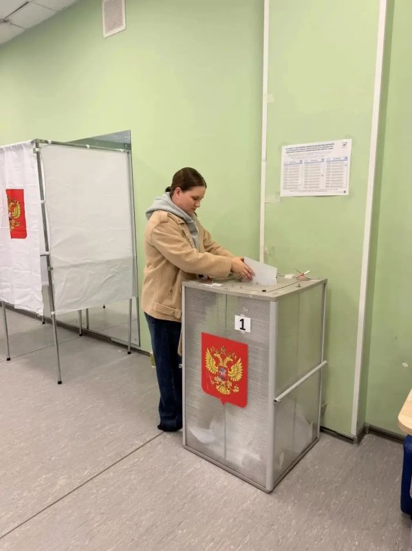 Первые голосующие уже сделали свой выбор за кандидатов в Госдуму и Мособлдуму Первые голосующие уже сделали свой выбор за кандидатов в Госдуму и Мособлдуму