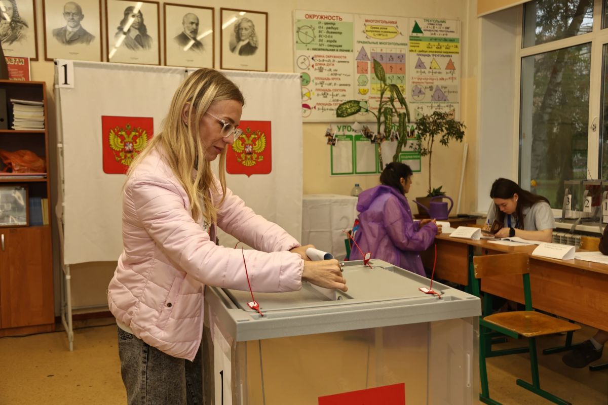 Первые проголосовавшие уже отдали свой голос на выборах в Госдуму и Мособлдуму Первые проголосовавшие уже отдали свой голос на выборах в Госдуму и Мособлдуму