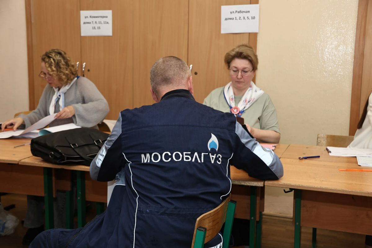 Первые проголосовавшие уже отдали свой голос на выборах в Госдуму и Мособлдуму Первые проголосовавшие уже отдали свой голос на выборах в Госдуму и Мособлдуму