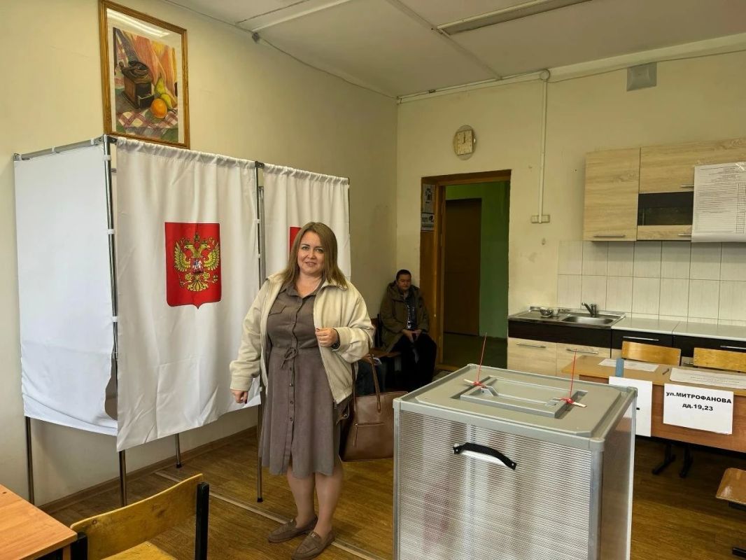 Представители Штаба общественного наблюдения (ШОН) городского округа Люберцы следят за ходом голосования на выборах депутатов в Государственную Думу РФ и Московскую областную Думу Представители Штаба общественного наблюдения (ШОН) городского округа Люберцы следят за ходом голосования на выборах депутатов в Государственную Думу РФ и Московскую областную Думу