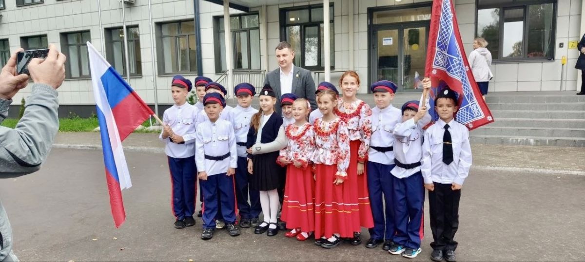 А какая атмосфера сегодня царит у наших избирательных участков? А какая атмосфера сегодня царит у наших избирательных участков?