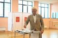 На избирательный участок на стадионе «Авангард» пришел проголосовать депутат Госдумы, легендарный спортсмен Вячеслав Фетисов