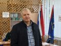 С гитарой и гражданской позицией: музыкант Владимир Поляков проголосовал в Лицее № 26