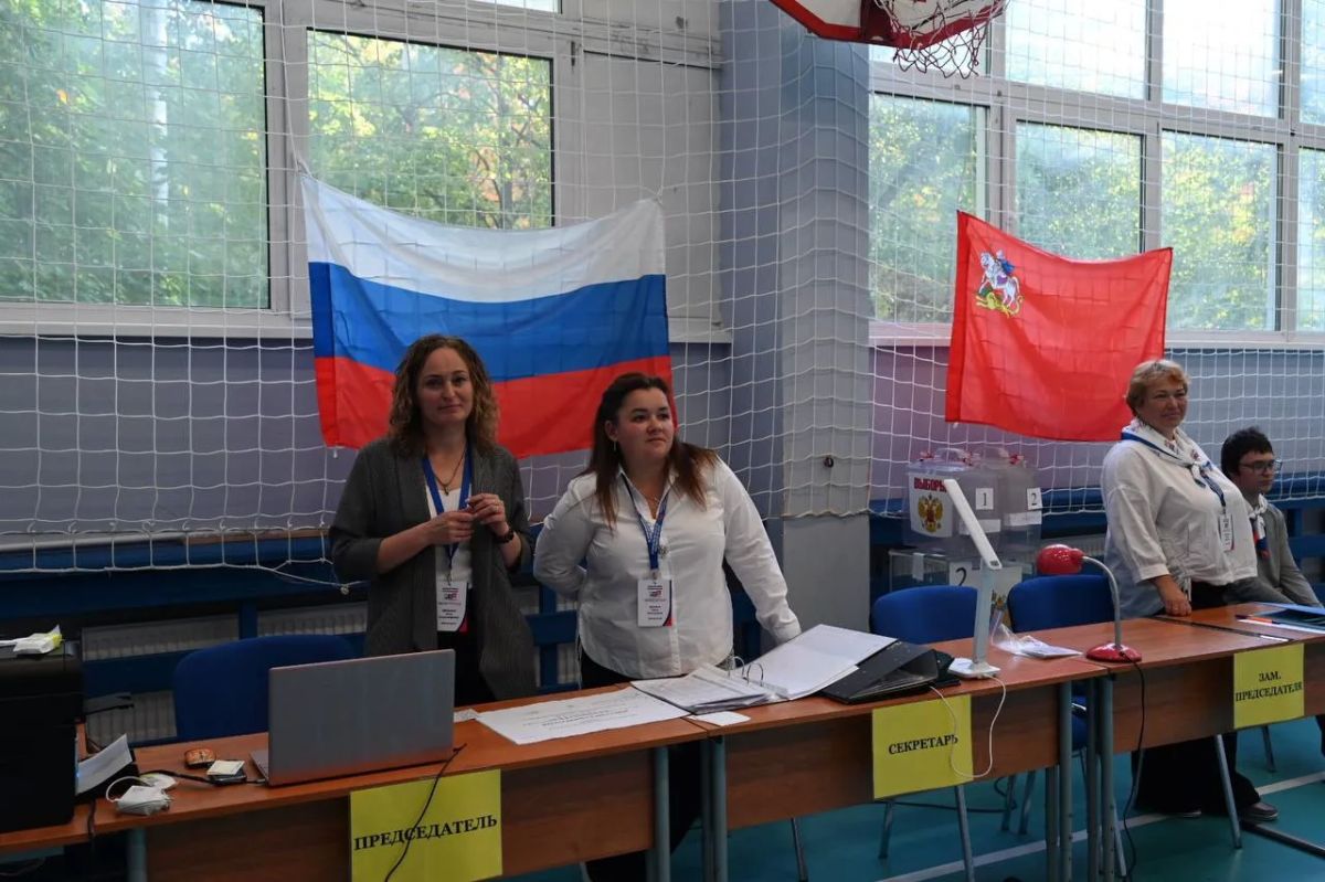Завершаю первый день голосования объездом избирательных участков в Красногорске – в Опалиховской СОШ, лицее №4 и гимназии №2. Голосование здесь проходит открыто и прозрачно, в соответствии с действующим законодательством Завершаю первый день голосования объездом избирательных участков в Красногорске – в Опалиховской СОШ, лицее №4 и гимназии №2. Голосование здесь проходит открыто и прозрачно, в соответствии с действующим законодательством