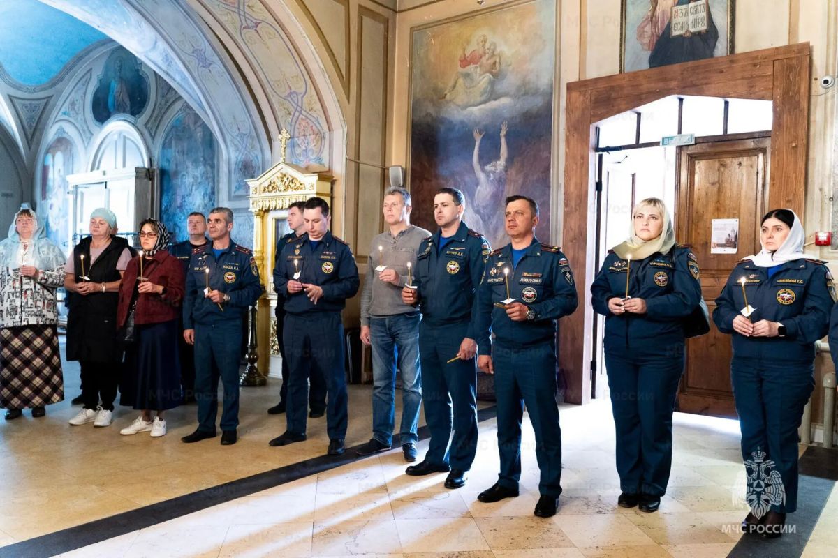 Духовная опора огнеборцев: пожарные Подмосковья отметили день иконы «Неопалимая Купина» Духовная опора огнеборцев: пожарные Подмосковья отметили день иконы «Неопалимая Купина»