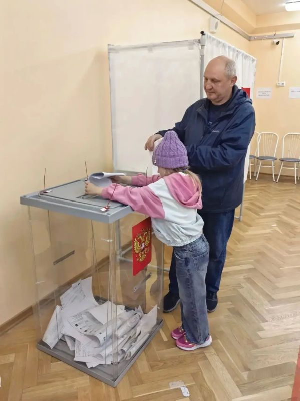 Вместе на выборы: жители приходят семьями Вместе на выборы: жители приходят семьями