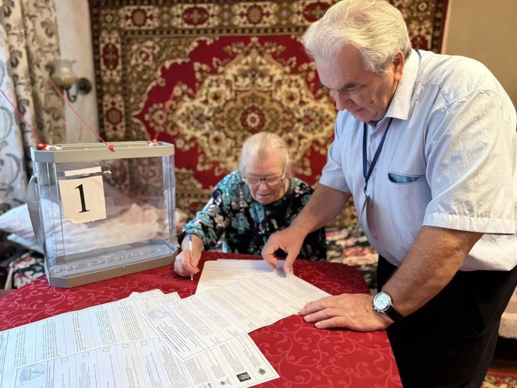 99-летняя жительница Королёва проголосовала на дому
