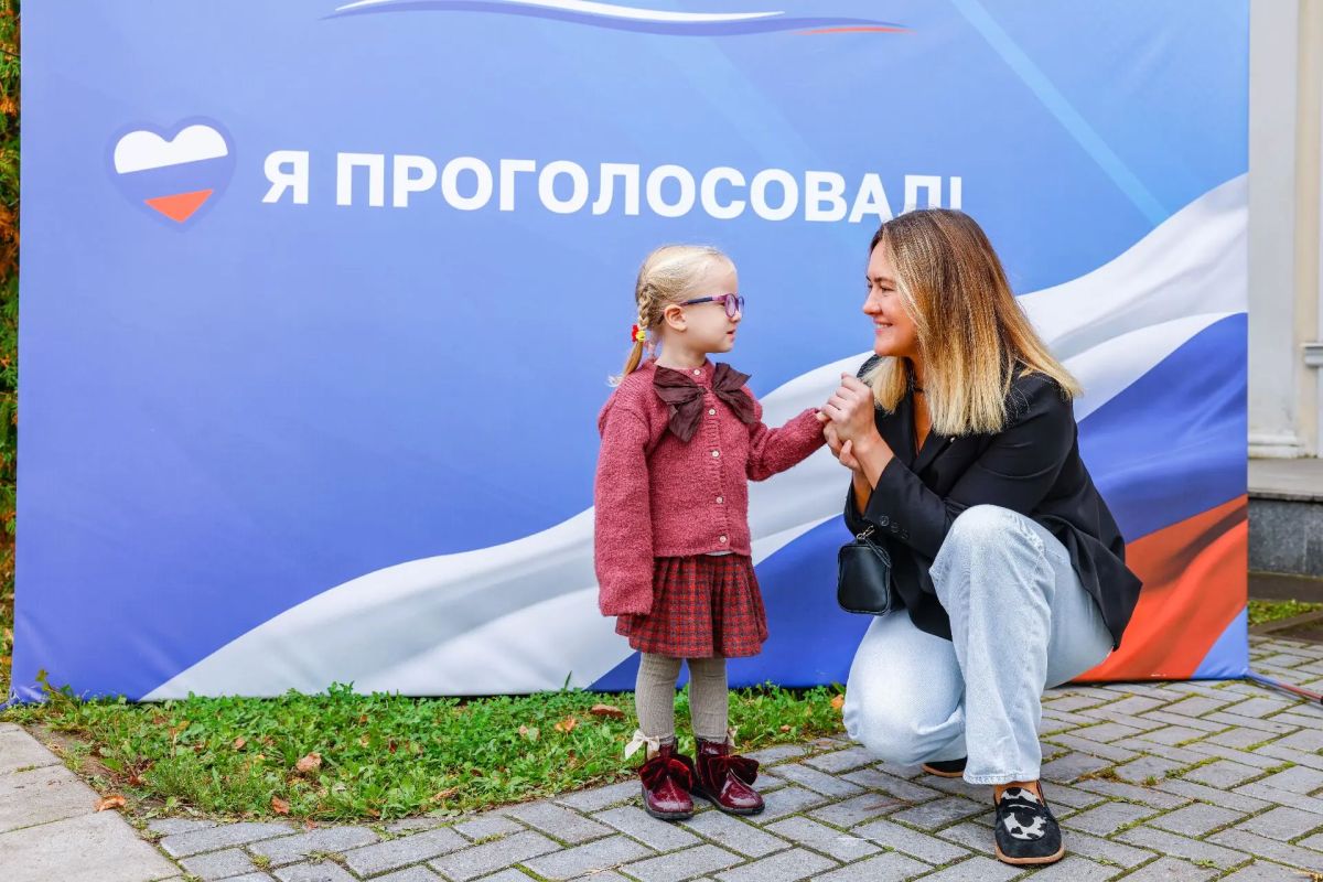 Станислав Каторов: Семейный выбор. На участке в Историко-культурном центре проголосовала многодетная семья Турукиных Станислав Каторов: Семейный выбор. На участке в Историко-культурном центре проголосовала многодетная семья Турукиных