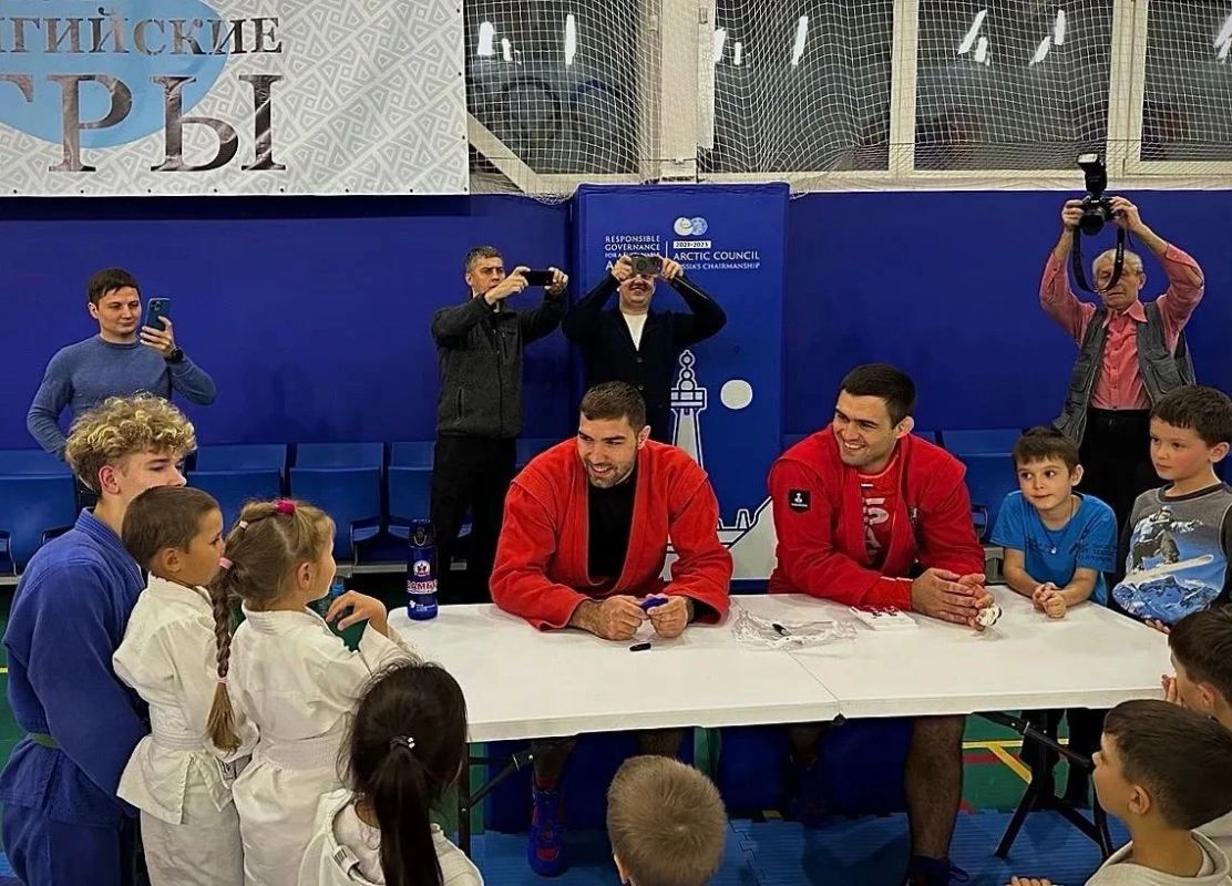 #ЗнайНаших. Сотрудник подмосковного главка Росгвардии стал двукратным чемпионом мира по пляжному самбо Сотрудник Балашихинского отдела вневедомственной охраны Главного управления Росгвардии по Московской области старший... #ЗнайНаших. Сотрудник подмосковного главка Росгвардии стал двукратным чемпионом мира по пляжному самбо Сотрудник Балашихинского отдела вневедомственной охраны Главного управления Росгвардии по Московской области старший...