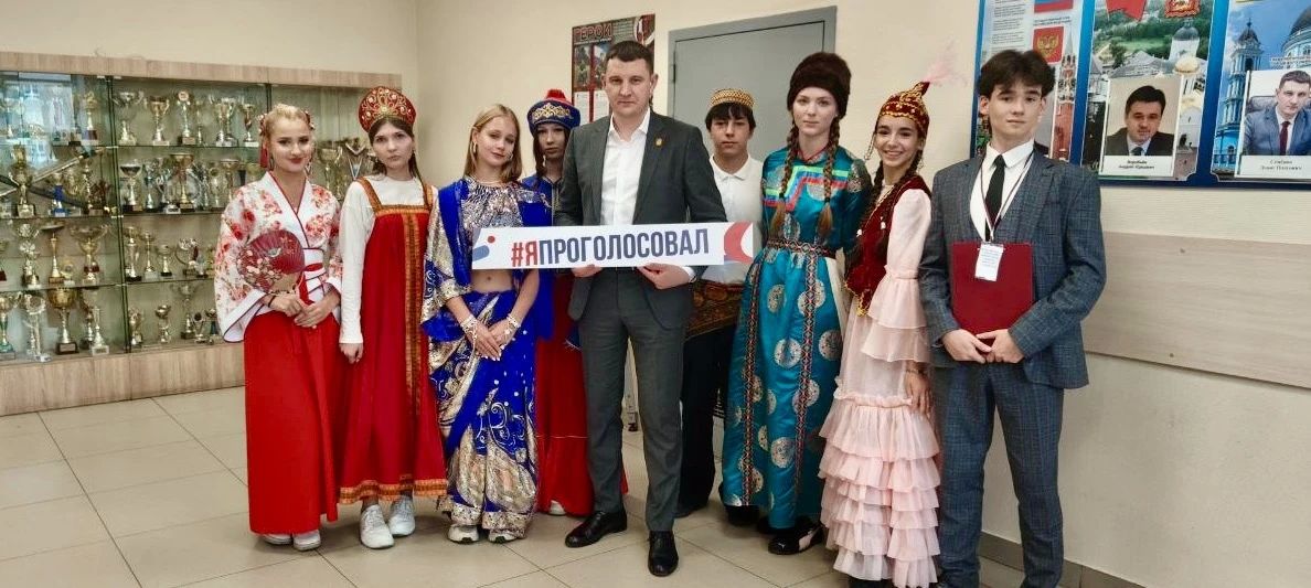 А какая атмосфера сегодня царит у наших избирательных участков? А какая атмосфера сегодня царит у наших избирательных участков?