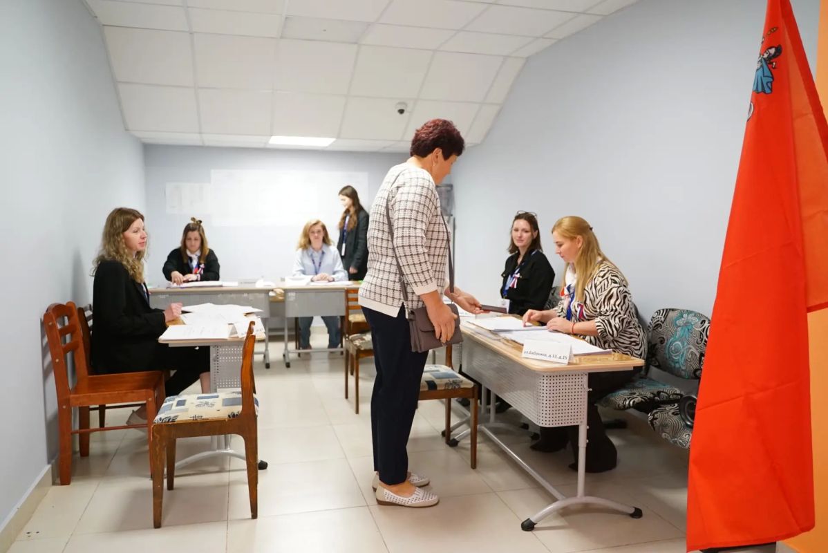 Первые избиратели уже проголосовали в Химках Первые избиратели уже проголосовали в Химках