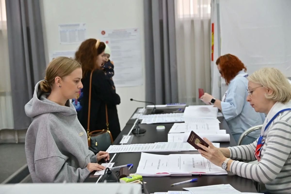 Депутат Мособлдумы Владимир Шапкин осмотрел работу избирательного участка в Балашихе Депутат Мособлдумы Владимир Шапкин осмотрел работу избирательного участка в Балашихе