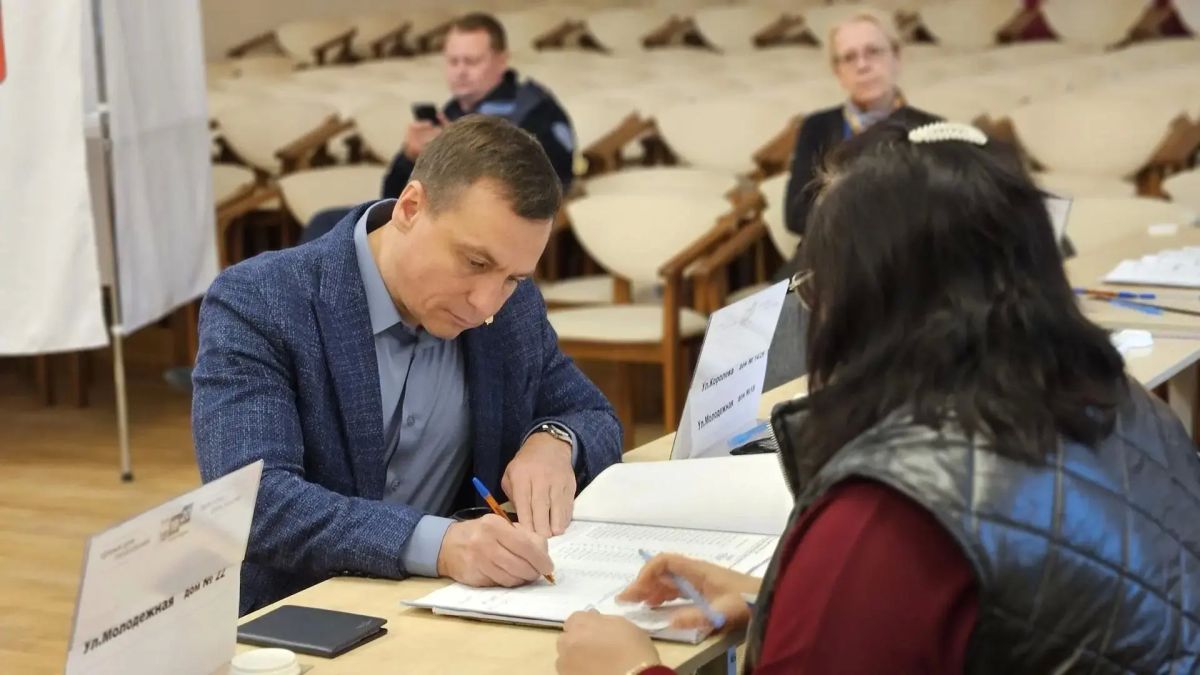 Одним из первых в Жуковском проголосовал председатель Московской областной организации «Российский союз молодежи» Артем Репяхов