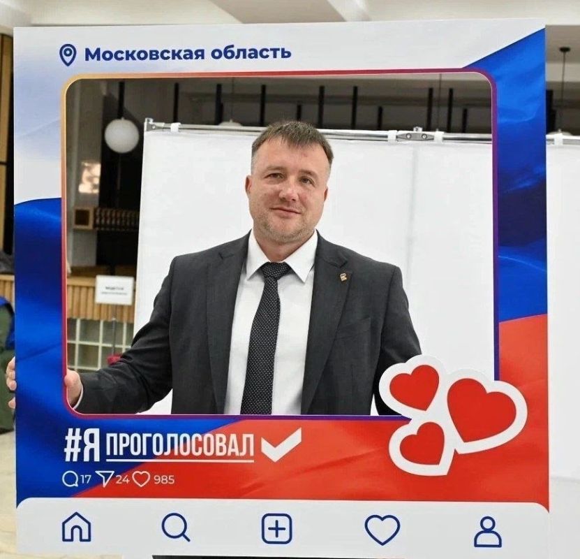 Сегодня исполнил свой гражданский долг на избирательном участке во Дворце культуры «Россия» Сегодня исполнил свой гражданский долг на избирательном участке во Дворце культуры «Россия»