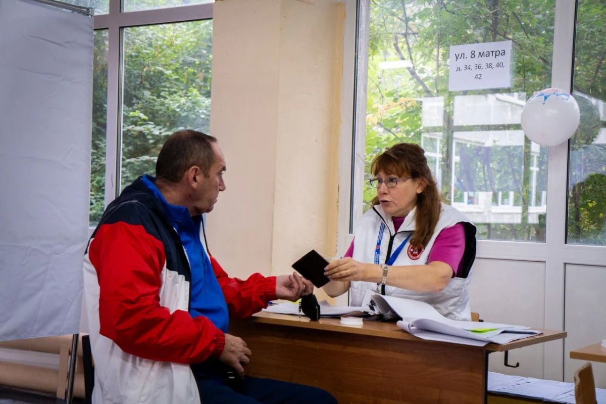 Жители Люберец продолжают голосовать на выборах депутатов федерального и регионального уровней Жители Люберец продолжают голосовать на выборах депутатов федерального и регионального уровней