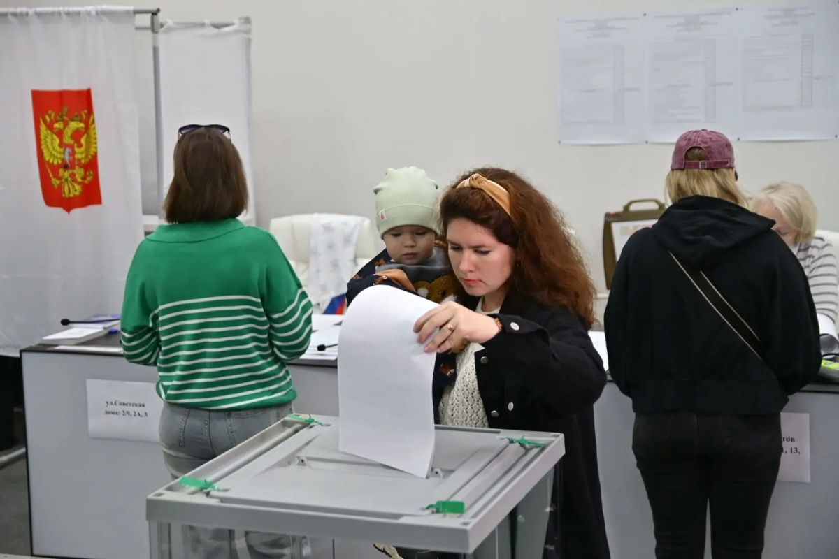 Депутат Мособлдумы Владимир Шапкин осмотрел работу избирательного участка в Балашихе Депутат Мособлдумы Владимир Шапкин осмотрел работу избирательного участка в Балашихе