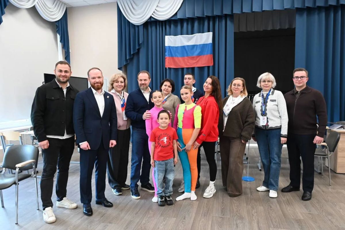 Завершаю первый день голосования объездом избирательных участков в Красногорске – в Опалиховской СОШ, лицее №4 и гимназии №2. Голосование здесь проходит открыто и прозрачно, в соответствии с действующим законодательством Завершаю первый день голосования объездом избирательных участков в Красногорске – в Опалиховской СОШ, лицее №4 и гимназии №2. Голосование здесь проходит открыто и прозрачно, в соответствии с действующим законодательством