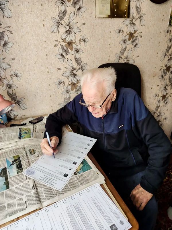 Татьяна Витушева: Сегодня в Истре на дому проголосовал Георгий Васильевич Анохин — участник битвы за Москву, ветеран Великой Отечественной войны, почётный гражданин нашего округа