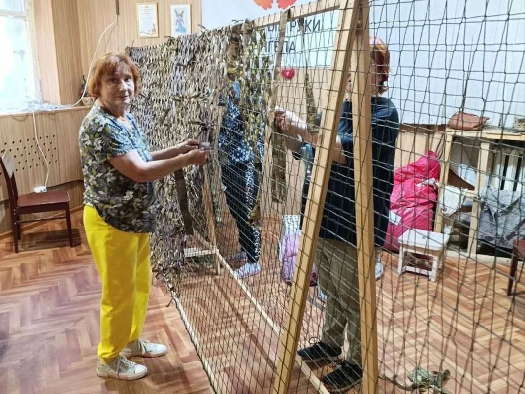 Волонтёры из Котельников Московской области изготовили 12 маскировочных сетей и 45 тактических носилок Волонтёры из Котельников Московской области изготовили 12 маскировочных сетей и 45 тактических носилок