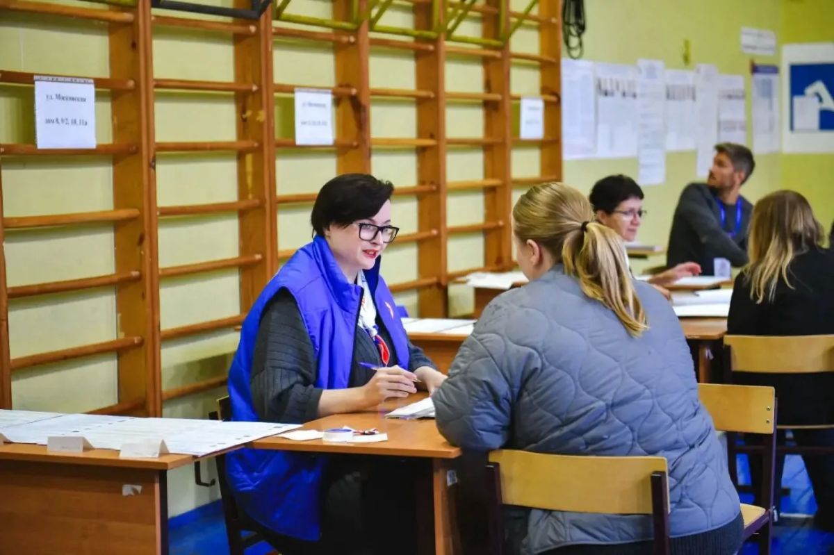 Сегодня посетила участковые избирательные комиссии в школе «Триумф» и образовательном комплексе «Перспектива» Сегодня посетила участковые избирательные комиссии в школе «Триумф» и образовательном комплексе «Перспектива»