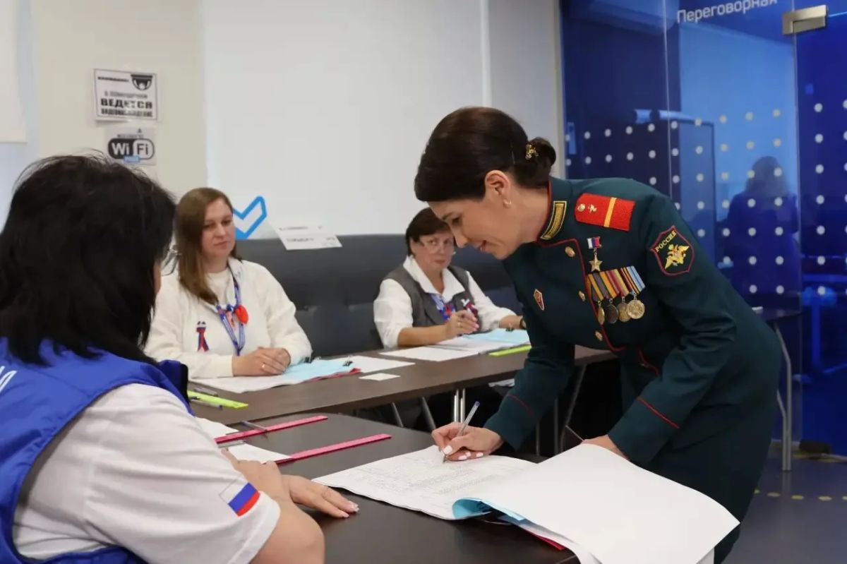 Сергей Мужальских: Герой России Людмила Болилая приняла участие в голосовании в Ступино